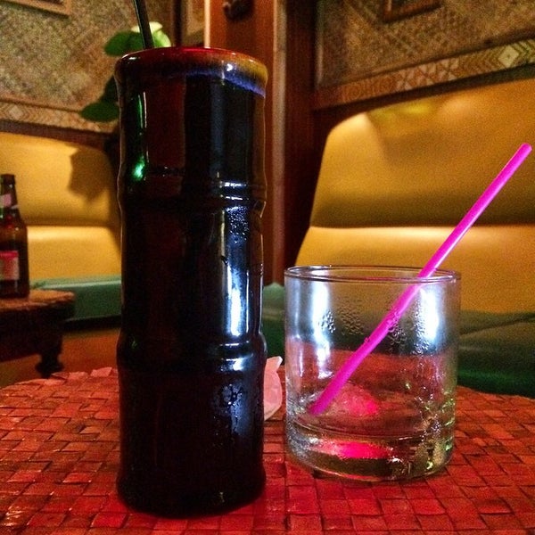 Foto tirada no(a) Kona Lei - Tiki Cocktail Bar por J. L. em 4/25/2015