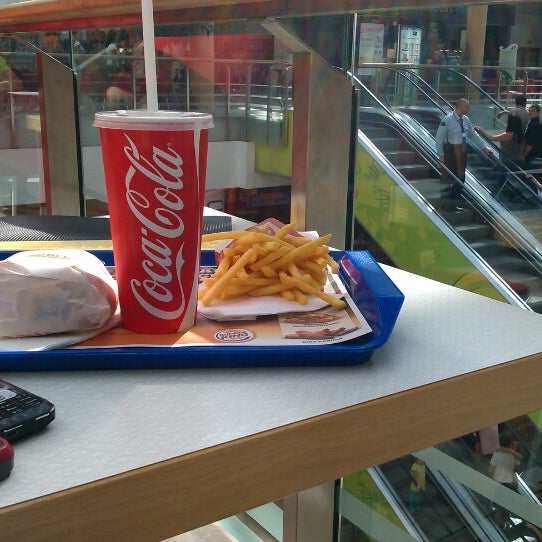 Foto scattata a Burger King da Ivailo Y. il 9/30/2012