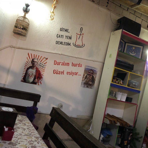 Foto scattata a Kitap Kurdu Kafe da Halime K. il 4/29/2018