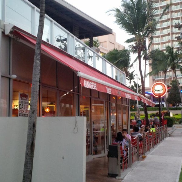 Buns Burger Shop Burger Joint in San Juan