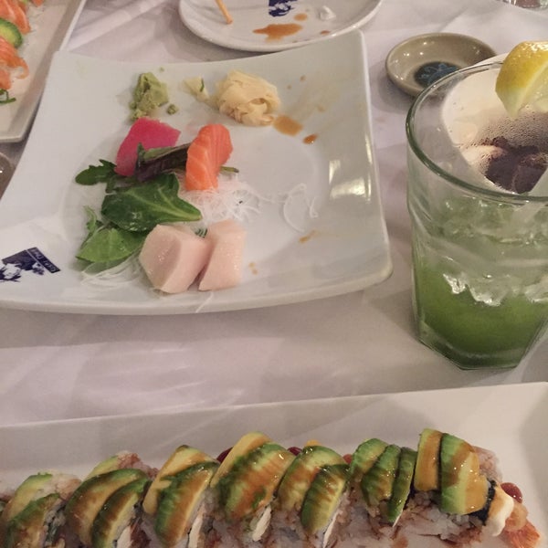 Foto tomada en Sushi Chef Japanese Restaurant &amp; Market  por Ileana M. el 6/20/2015