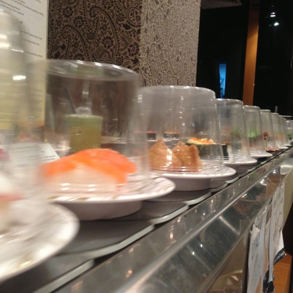 รูปภาพถ่ายที่ Ramen-Ten | Shin Tokyo Sushi™ โดย Nurhashimah R. เมื่อ 1/11/2013