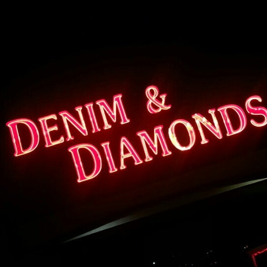 รูปภาพถ่ายที่ Denim &amp; Diamonds โดย Jared J. เมื่อ 2/7/2013