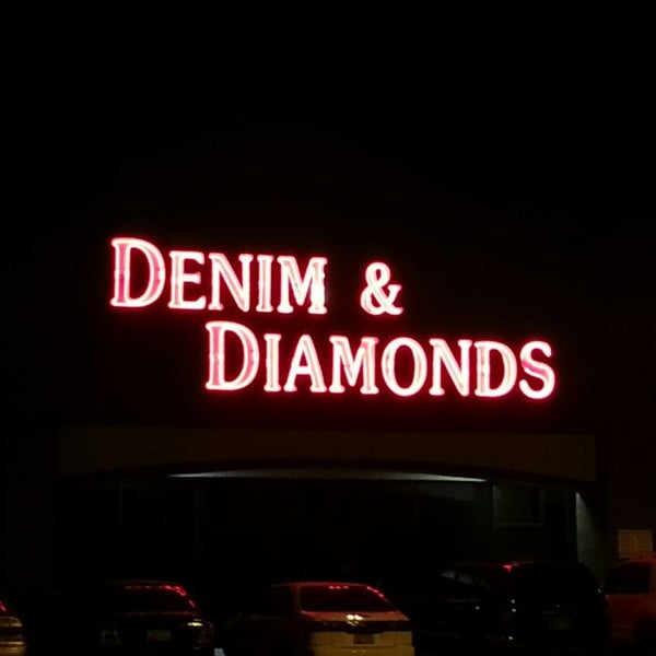 Foto tomada en Denim &amp; Diamonds  por Jared J. el 4/11/2013