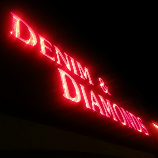 รูปภาพถ่ายที่ Denim &amp; Diamonds โดย Jared J. เมื่อ 3/28/2013