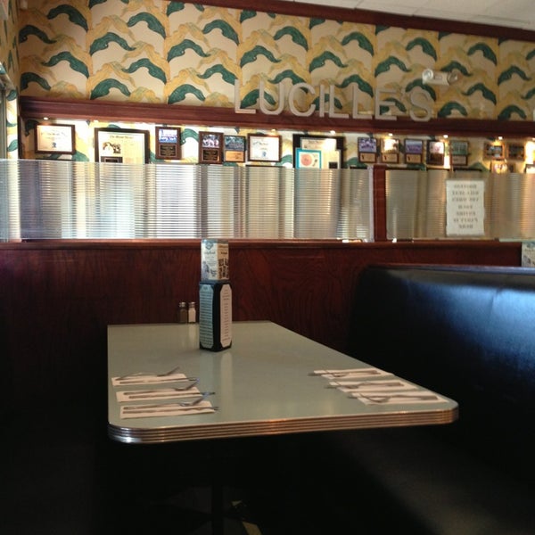 1/26/2013 tarihinde Andy T.ziyaretçi tarafından Lucille&#39;s American Cafe'de çekilen fotoğraf