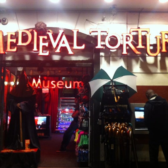 Foto tirada no(a) Museum of Medieval Torture Instruments por Carlos V. em 10/24/2012