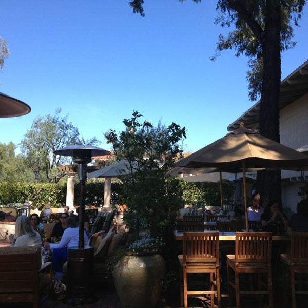 รูปภาพถ่ายที่ Veranda at Rancho Bernardo Inn โดย Ruben เมื่อ 3/14/2013