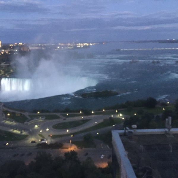 The view is amazing from the 28th floor just on the top of the falls...