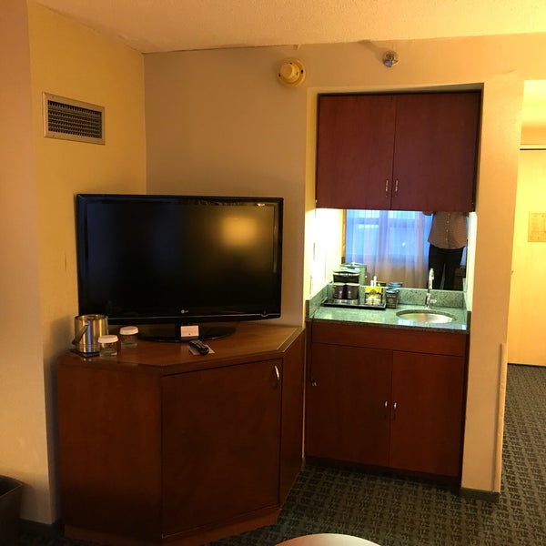 Foto scattata a DoubleTree Suites by Hilton Hotel New York City - Times Square da Adrian L. il 7/12/2018