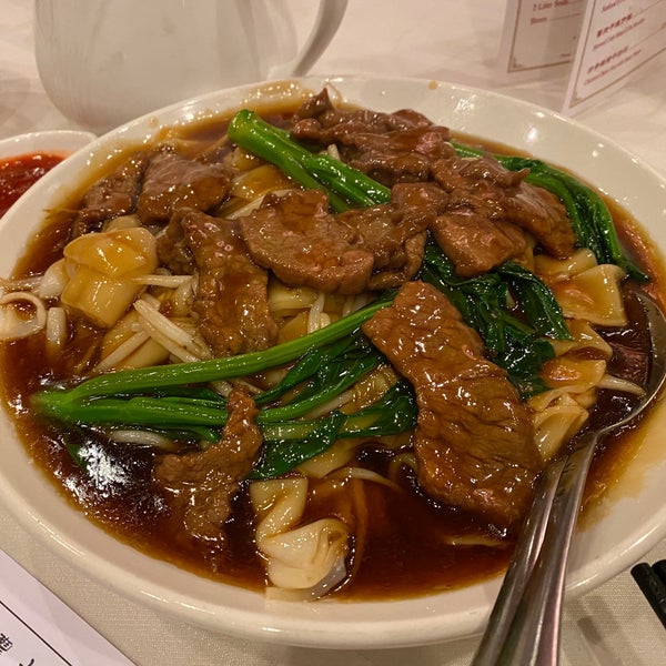 Photo taken at Jing Fong Restaurant 金豐大酒樓 by Adrian L. on 11/10/2019
