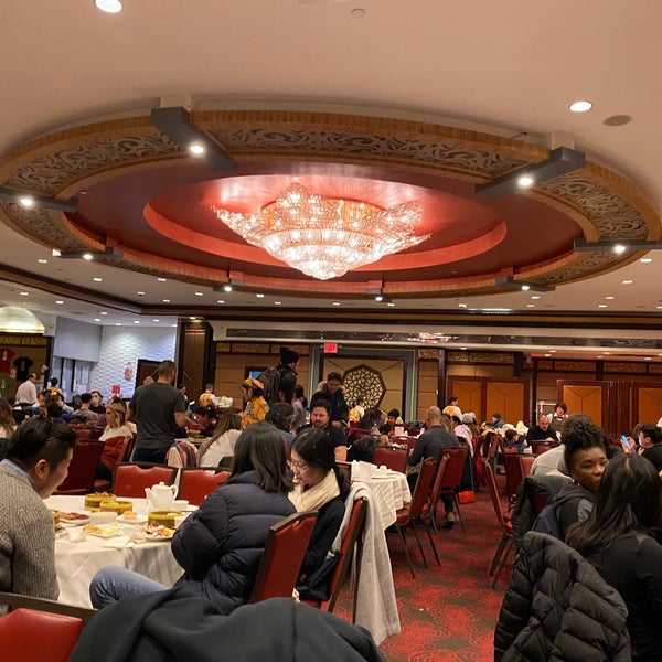 3/1/2020 tarihinde Adrian L.ziyaretçi tarafından Jing Fong Restaurant 金豐大酒樓'de çekilen fotoğraf