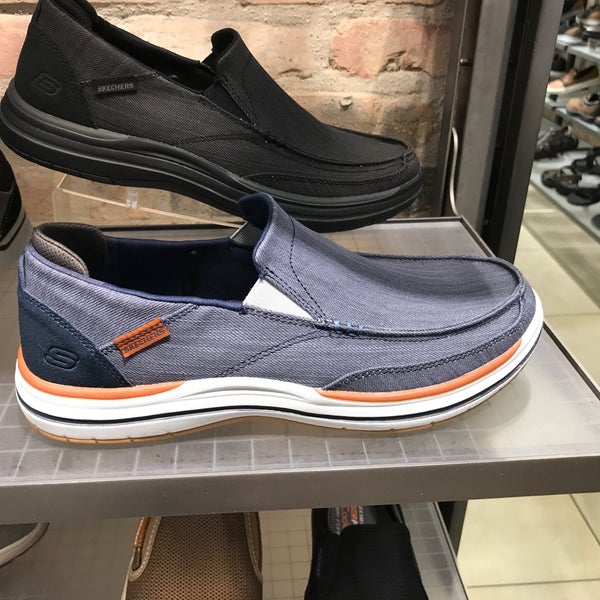 SKECHERS Retail - Del Amo Fashion 