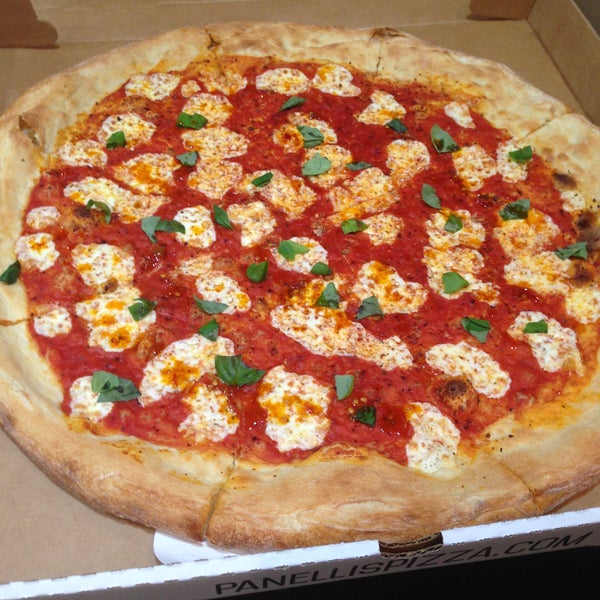 รูปภาพถ่ายที่ Panelli&#39;s Pizza + Parm โดย Panelli&#39;s Pizza + Parm เมื่อ 1/4/2015