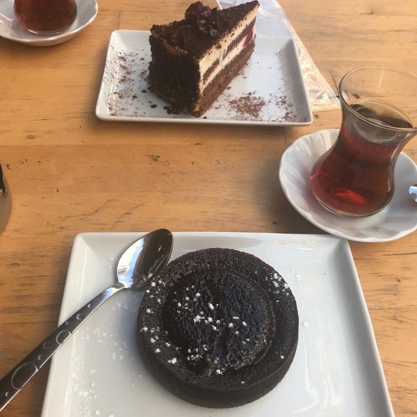 Снимок сделан в Suadiye Cafe &amp; Restaurant пользователем Açelya T. 8/22/2018