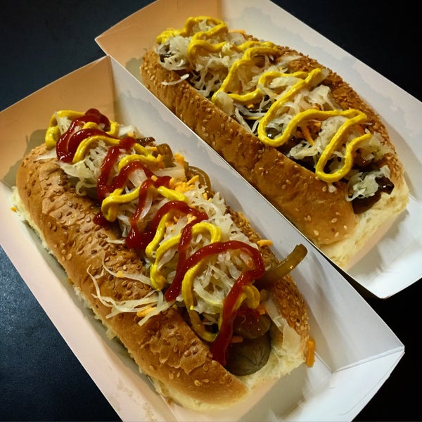 Vegan hot dogs (2 different), yummy!