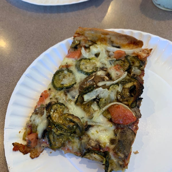 Das Foto wurde bei Posa Posa Restaurant &amp; Pizzeria von Neal A. am 2/14/2020 aufgenommen