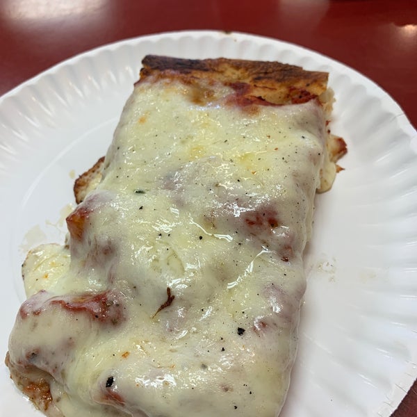 Foto scattata a Posa Posa Restaurant &amp; Pizzeria da Neal A. il 10/25/2019