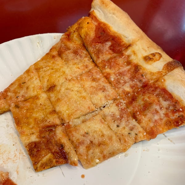 Das Foto wurde bei Posa Posa Restaurant &amp; Pizzeria von Neal A. am 8/9/2019 aufgenommen