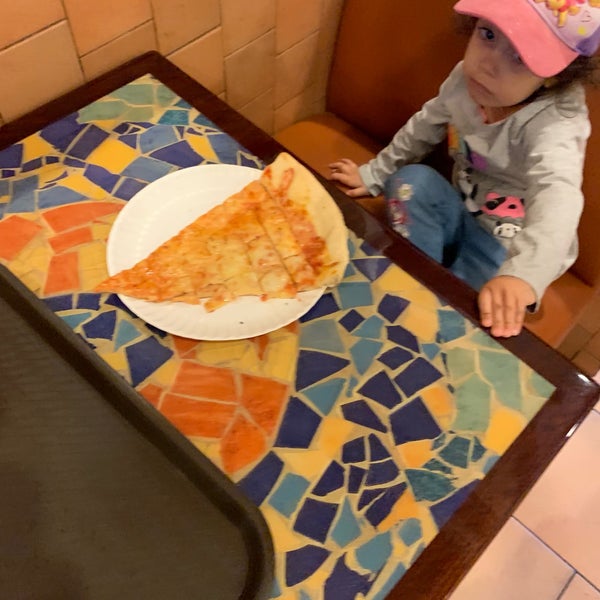 Foto diambil di Posa Posa Restaurant &amp; Pizzeria oleh Neal A. pada 10/4/2019
