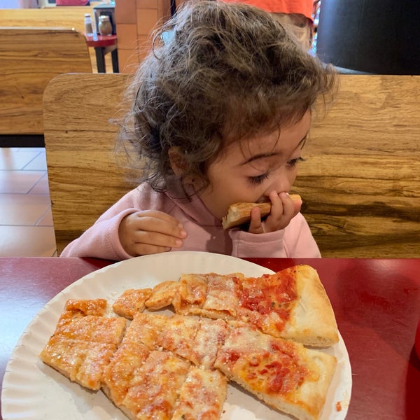 Foto tomada en Posa Posa Restaurant &amp; Pizzeria  por Neal A. el 9/6/2019