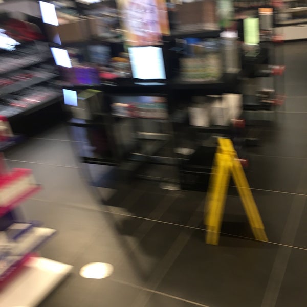 SEPHORA Cosmetics Store