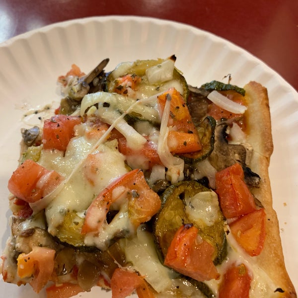 Foto diambil di Posa Posa Restaurant &amp; Pizzeria oleh Neal A. pada 9/6/2019