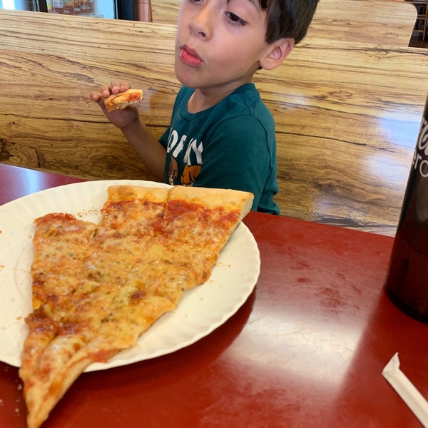 Foto scattata a Posa Posa Restaurant &amp; Pizzeria da Neal A. il 8/9/2019