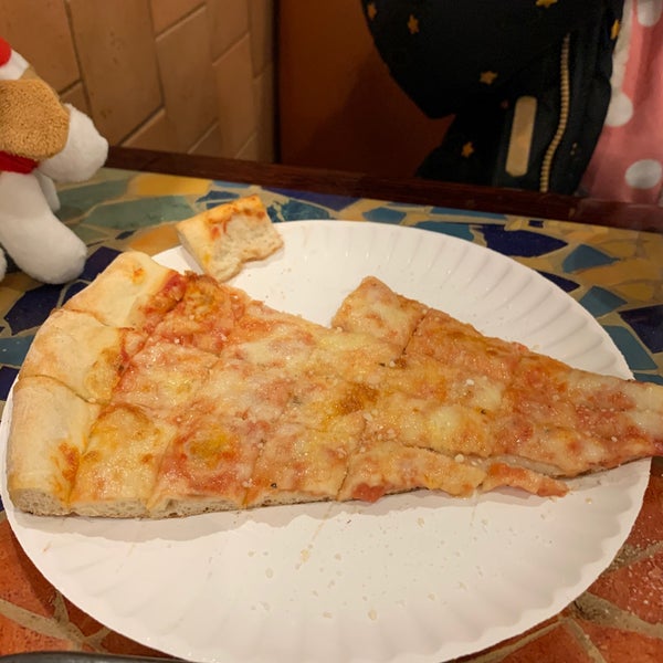 Foto tomada en Posa Posa Restaurant &amp; Pizzeria  por Neal A. el 12/20/2019