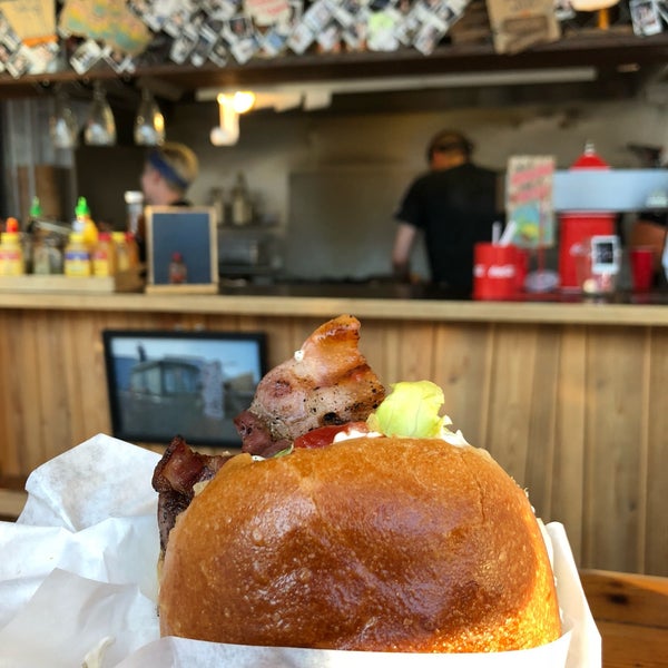 6/3/2018 tarihinde Filipziyaretçi tarafından Tommi&#39;s Burger Joint'de çekilen fotoğraf