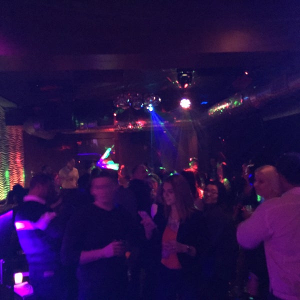 Photo prise au Corked Bar, Grill, Nightclub par EJ S. le1/17/2016
