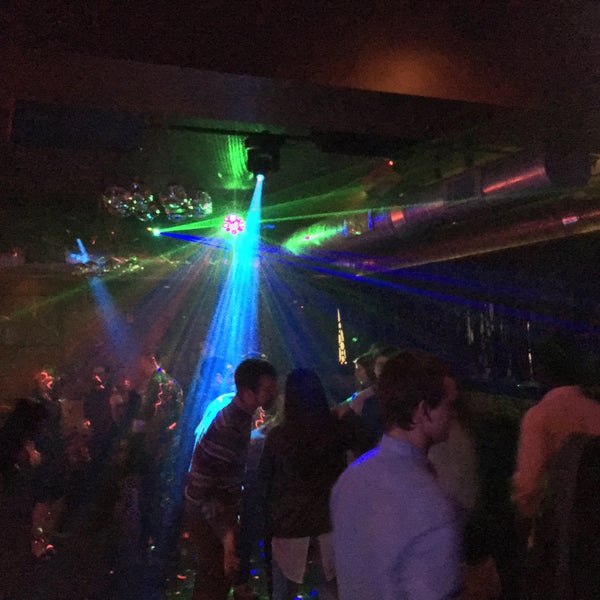Photo prise au Corked Bar, Grill, Nightclub par EJ S. le12/12/2015
