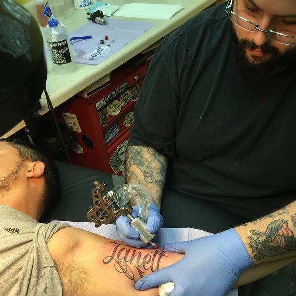 9/13/2015にTim G.がVirtue Tattooで撮った写真