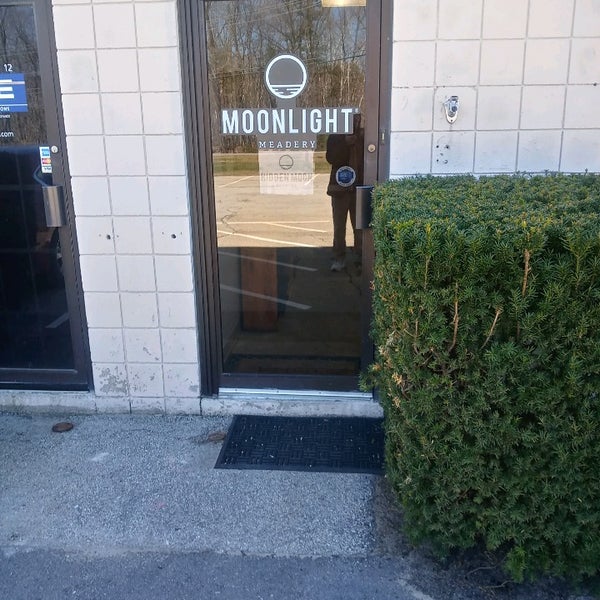 Foto tomada en Moonlight Meadery  por Travis N. el 5/1/2022