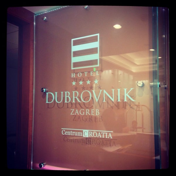 Das Foto wurde bei Hotel Dubrovnik von Jelena M. am 9/26/2013 aufgenommen