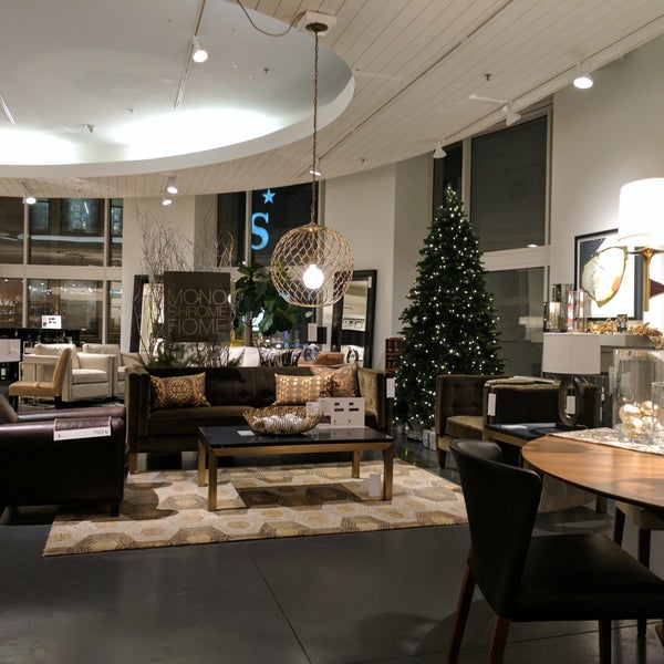 Photo taken at Crate &amp; Barrel by @SDWIFEY on 12/10/2017