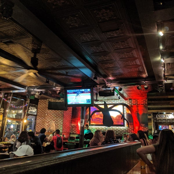 Photo taken at Henry&#39;s Pub &amp; Restaurant by @SDWIFEY on 7/18/2019
