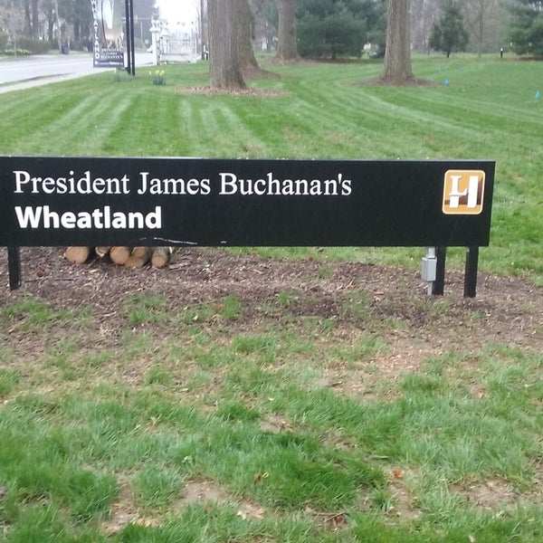 Foto tirada no(a) President James Buchanan&#39;s Wheatland por David W. em 4/19/2018