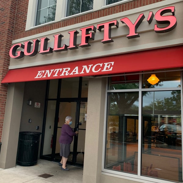 Foto tirada no(a) Gullifty&#39;s Restaurant por David W. em 9/27/2020