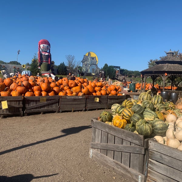 Photo taken at Linvilla Orchards by David W. on 10/19/2021