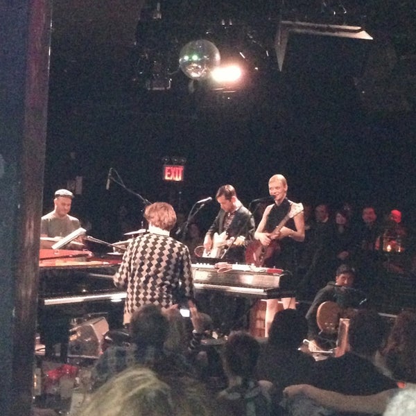 Photo taken at Le Poisson Rouge by Marleen V. on 2/1/2013