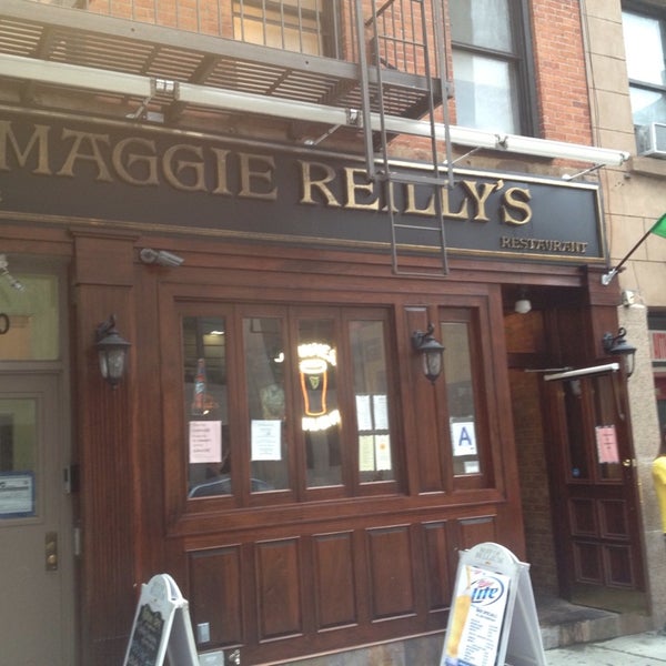 Foto tomada en Maggie Reilly&#39;s Pub &amp; Restaurant  por Richard B. el 7/25/2013