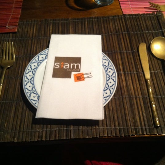 Photo prise au Siam Square Thai Cuisine par Kimberly C. le10/20/2012