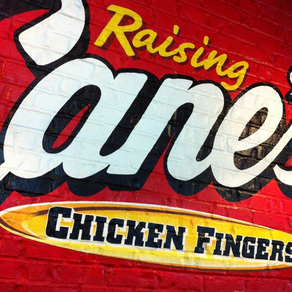 4/8/2013 tarihinde D M.ziyaretçi tarafından Raising Cane&#39;s Chicken Fingers'de çekilen fotoğraf