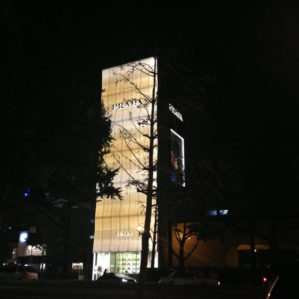 Prada 大阪心斎橋 Accessories Store In アメリカ村 Prada 大阪心斎橋 Accessories Store In アメリカ村