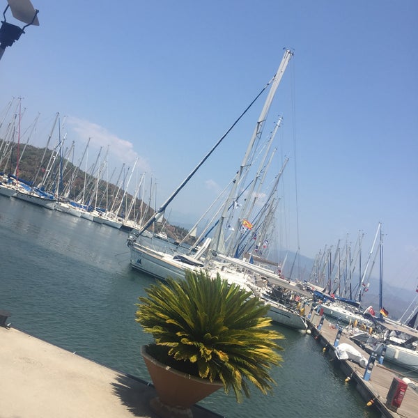 Photo taken at Mod Yacht Lounge by Hasret on 7/28/2019