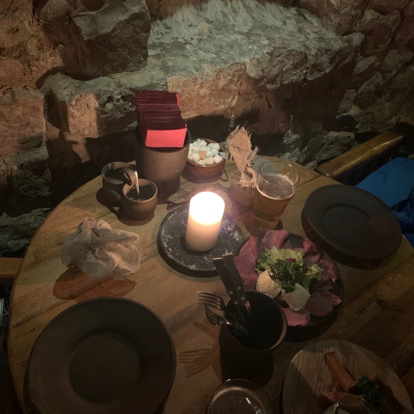 Das Foto wurde bei Rozengrāls | Authentic Medieval Restaurant von Iryna am 10/29/2019 aufgenommen