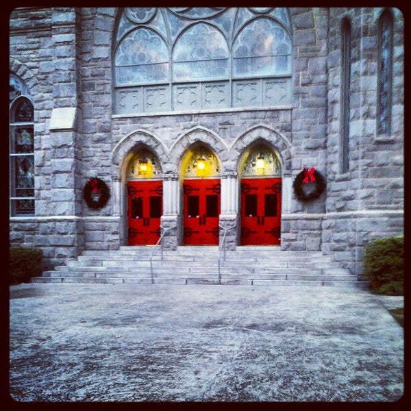 Снимок сделан в Saint Mark United Methodist Church of Atlanta пользователем Jonathan R. 12/1/2012