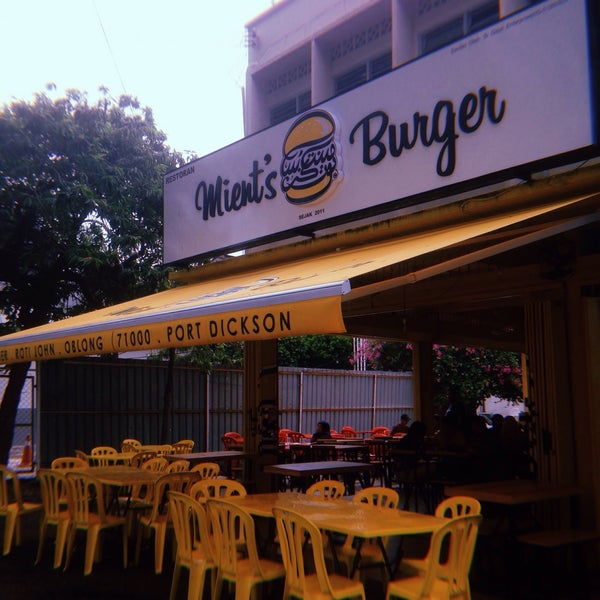 Photo taken at Mient&#39;s Burger by Anis S. on 1/14/2018