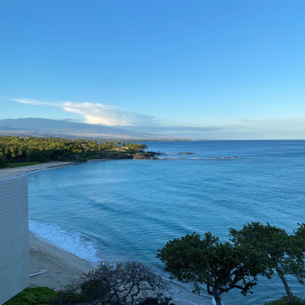 Foto diambil di Mauna Kea Beach Hotel, Autograph Collection oleh Lindsey W. pada 5/4/2022